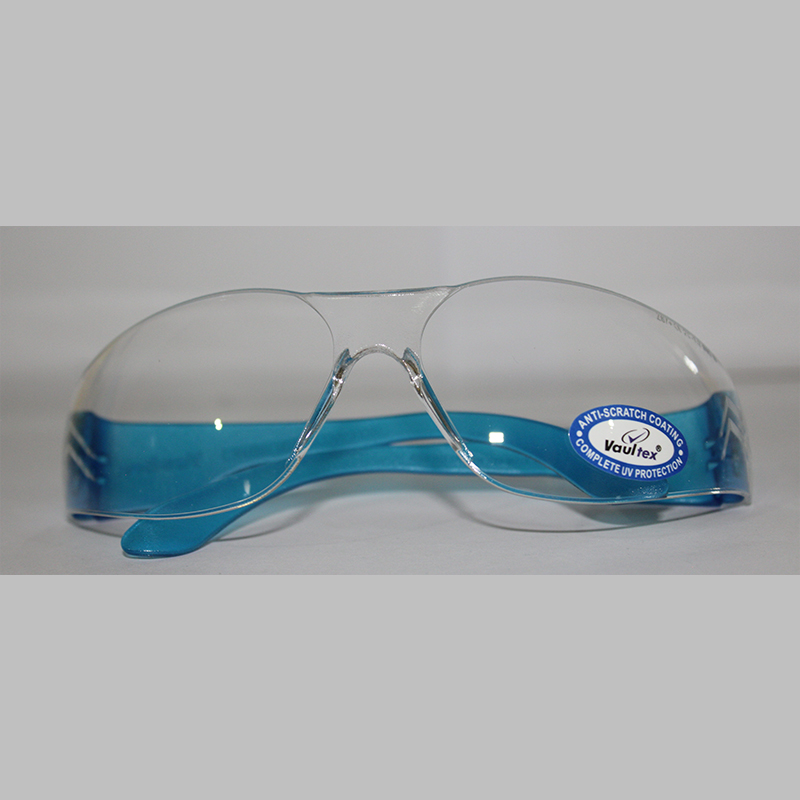 Safety clear goggles .
